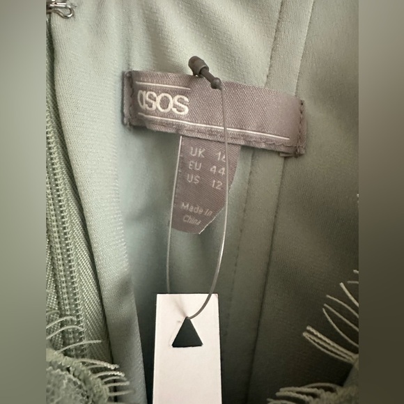 ASOS DESIGN CURVE PREMIUM LACE AND PLEAT BARDOT MAXI DRESS - SAGE GREEN - Picture 4 of 5